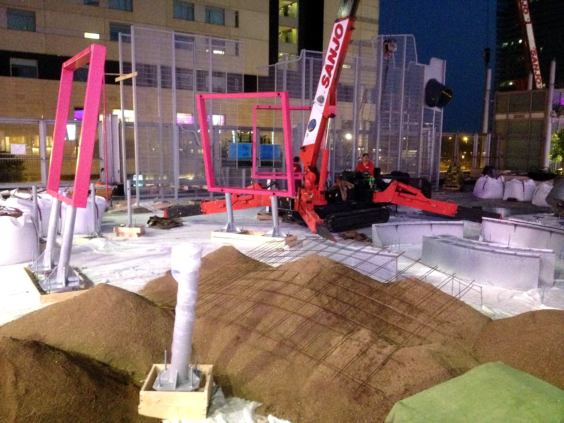 Montaje de los pórticos de la estructura del parque