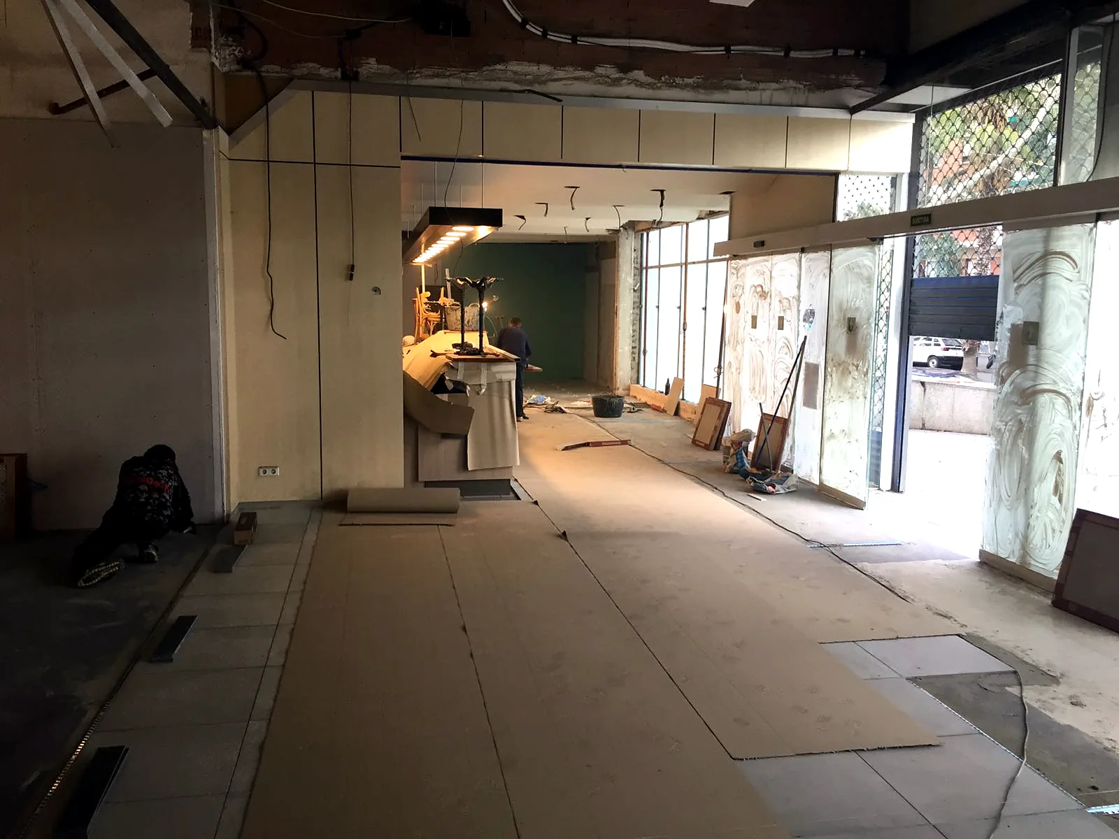Cafetería del supermercado antes de la reforma