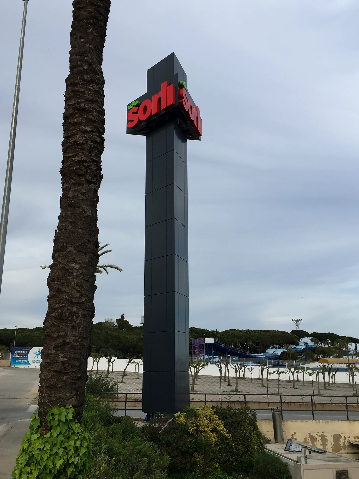 Tótem de señalización terminado