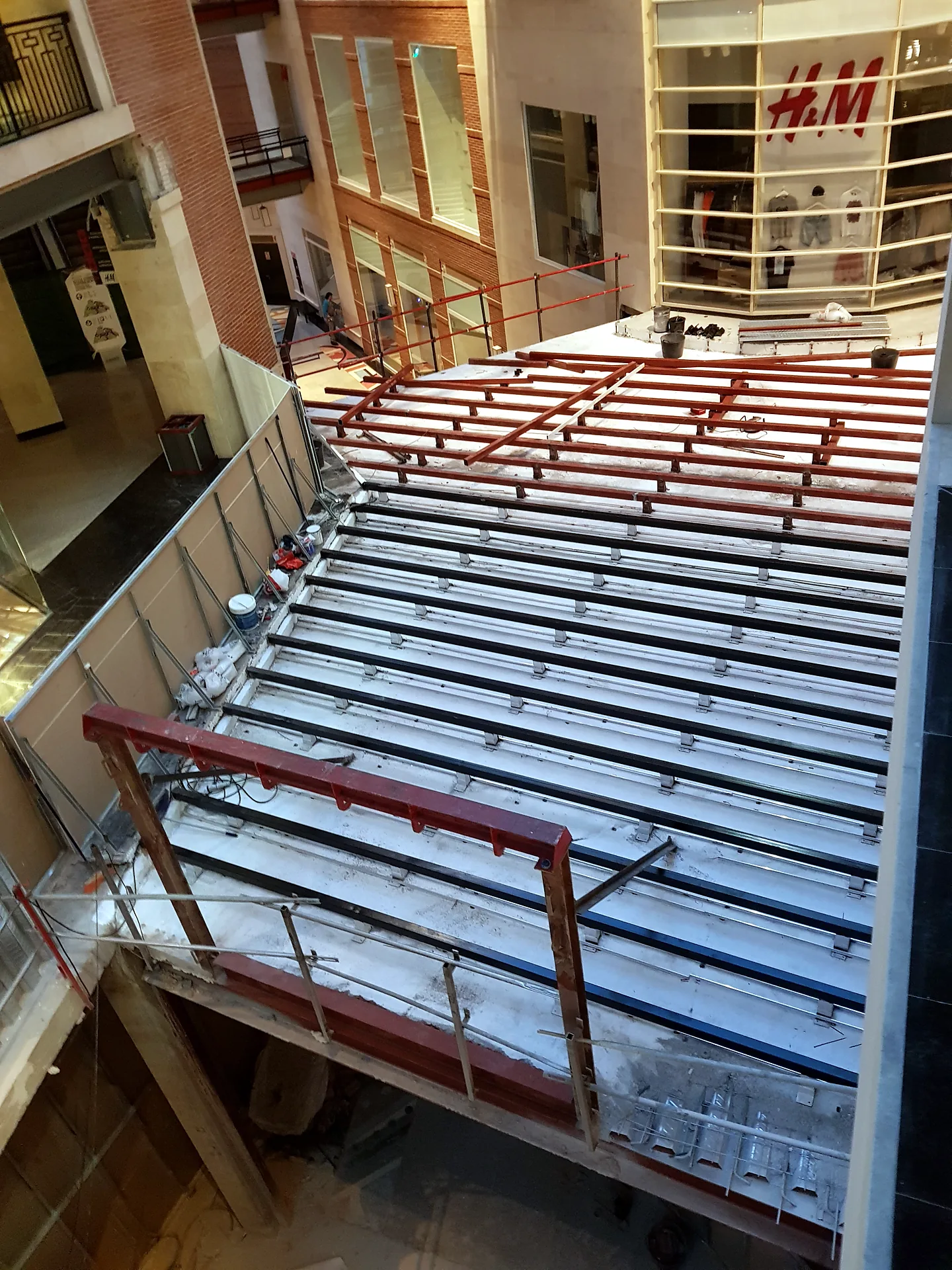 Montaje de la estructura de una pasarela
